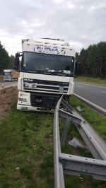 Wystrzał opony na A4 niedaleko Ochódz