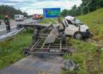 Kierowca lawety zasnął na autostradzie i zjechał z drogi