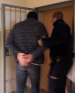 Zatrzymał "na stopa" nieoznakowany radiowóz, zwierzył się, że jest poszukiwany