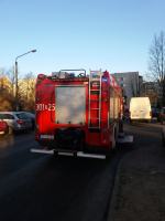 Zwarcie instalacji i pożar na Piotrkowskiej. Ewakuowano 10 osób.