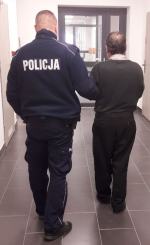 54-latek napadł 89-latka w jego domu