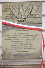 W Opolu okolicznościową tablicą upamiętniono ofiary UB