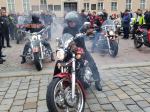 Setki motocyklistów tradycyjnie podzieliło się jajeczkiem na opolskim rynku