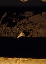 Zrzucili wersalkę pod lokomotywę