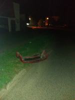 Cieszyńska. Kierowca rozbił samochód i uciekł z miejsca zdarzenia