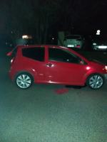 Cieszyńska. Kierowca rozbił samochód i uciekł z miejsca zdarzenia