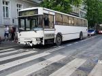 Na ul. Sądowej autobus zderzył się z osobówką
