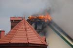 Pożar domu wielorodzinnego w Jełowej. W akcji 14 zastępów straży