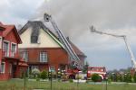 Pożar domu wielorodzinnego w Jełowej. W akcji 14 zastępów straży