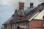 Pożar domu wielorodzinnego w Jełowej. W akcji 14 zastępów straży