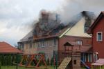 Pożar domu wielorodzinnego w Jełowej. W akcji 14 zastępów straży