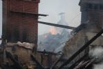Pożar domu wielorodzinnego w Jełowej. W akcji 14 zastępów straży