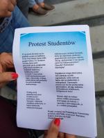 Studenci protestują na pl. Kopernika przeciw Ustawie Jarosława Gowina