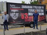 Billboardy z podobizną Krzysztofa Dryndy jeździły po Opolu, dlaczego?