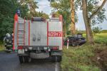 Poważny wypadek w Chróścinie. Ranni po uderzeniu w drzewo