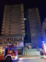 Pożar na 12 piętrze w wieżowcu. Na miejscu 7 jednostek straży pożarnej