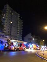 Pożar na 12 piętrze w wieżowcu. Na miejscu 7 jednostek straży pożarnej