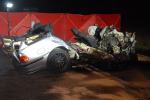 Tragiczne zderzenie BMW z ciężarówką. Nie żyją dwie osoby 