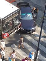 BMW wymusiło pierwszeństwo i zderzyło się z autobusem MZK