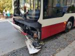 BMW wymusiło pierwszeństwo i zderzyło się z autobusem MZK
