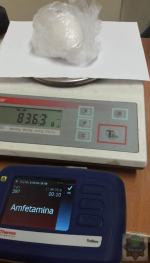 Chodził po osiedlu z amfetaminą w bucie