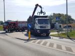 Ciężarówka ze złomem przewróciła się na ulicy Budowlanych w Opolu