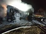 Pożar w bazie transportowej. Spłonęło 5 ciągników siodłowych