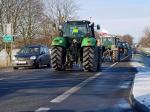 Rolnicy w kolumnie 32 traktorów blokowali krajową 94 