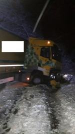 Trudne warunki na drogach po obfitych opadach śniegu