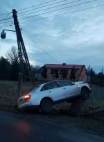 Nadal ślisko na drogach - policjanci apelują o rozwagę