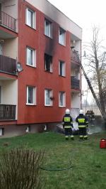 Strażacy walczyli z pożarem mieszkania w Kozłowicach