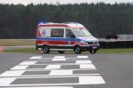 Ratownicy testują nowe karetki na..torze wyścigowym w Kamieniu Śląskim