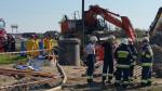 Wypadek przy budowie kanalizacji w gminie Ozimek. Dwaj mężczyźni ugrzęźli pod ziemią
