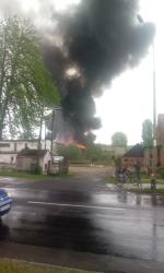 Płonie budynek po dawnej cegielni w Brzegu