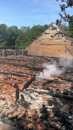 Strażacy 8 godzin walczyli z pożarem stodoły w gminie Lubsza