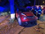 Kierująca nissanem 19-latka zderzyła się z busem i z drzewem