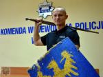 Policjant w zbroi rycerza