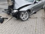 Poranny rajd nietrzeźwego kierowcy BMW zakończył się na latarni