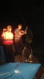 WOPR-owcy całą noc łowili kolejne śnięte ryby z Nysy Kłodzkiej