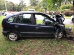 Renault Scenic wjechał w drzewo na ulicy Wilsona. Kierujący nietrzeźwy