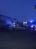 Krapkowiccy strażacy interweniowali na jednym z gospodarstw. Spłonęła maszyna rolnicza