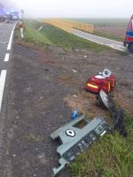 Czołowe zderzenie podczas wyprzedzania. Jedna z rannych zakleszczona w pojeździe