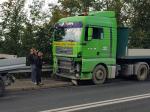 Ciężarówka, dostawczy Fiat i osobówka zderzyły się na wiadukcie w Opolu. Są utrudnienia