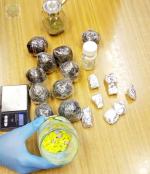 Okradli 24-latka, dodatkowo w piwnicy trzymali narkotyki