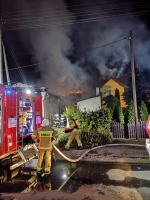 9 zastępów straży walczyło z pożarem budynków mieszkalnych