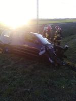 Wypadek w Opolu-Groszowicach. 54-latek wjechał samochodem wprost pod pędzący pociąg 