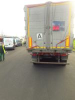 Zatrzymano przewoźnika, bo wydawał się być przeładowany. Wyszły na jaw inne usterki...