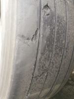 Samochód ciężarowy przewoził ceramikę. Stan opon pojazdu był tragiczny!