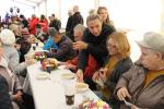 W Światowym Dniu Ubogich mieszkańcy zasiedli do wspólnego stolu