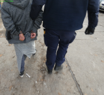 Zaoferowała wróżbę, ukradła obrączkę 
